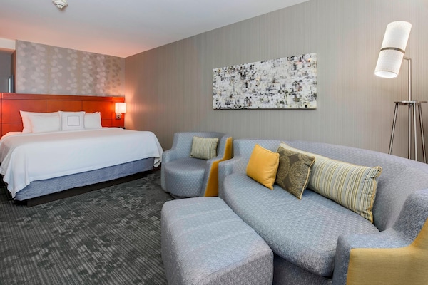 Courtyard By Marriott San Diego Airport-Liberty Station