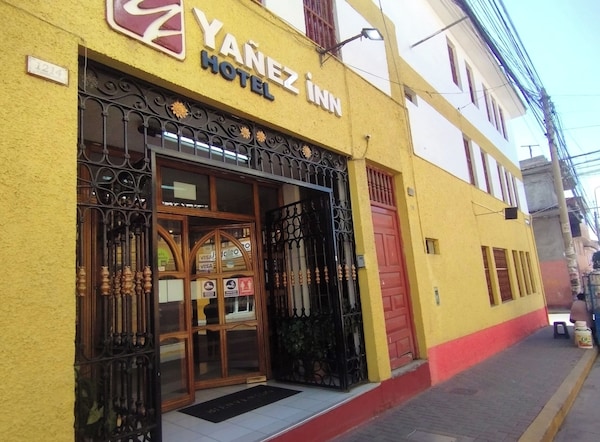 Hotel Yanez