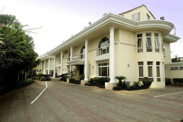 Hotel Elion House