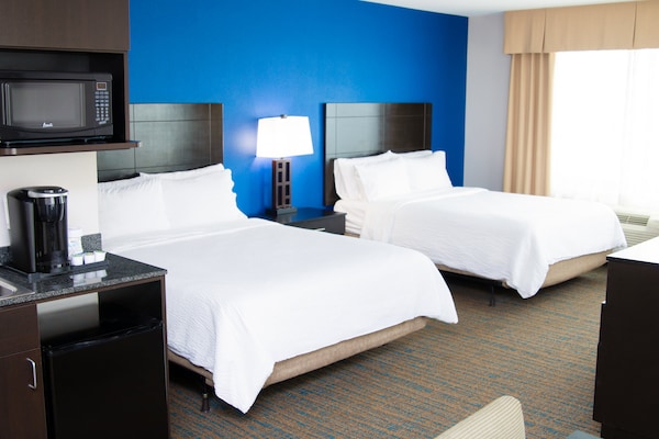 Holiday Inn Express & Suites Bakersfield Airport, An Ihg Hotel