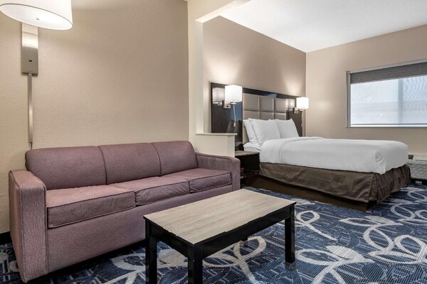 Comfort Inn & Suites Liverpool-Syracuse