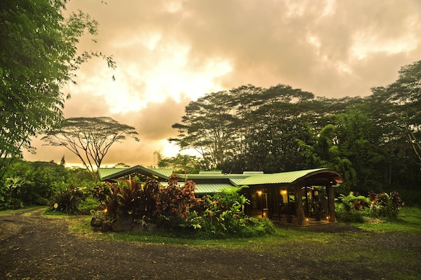 Hawaiian Sanctuary Eco Retreat Center