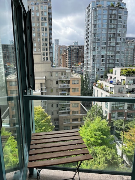 Heart Of Vancouver - Yaletown Condo