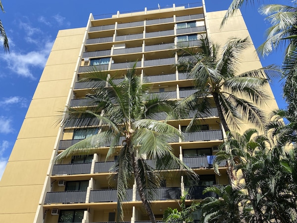 Central Waikiki Private Suite (sleeps 4) In Popular Hotel