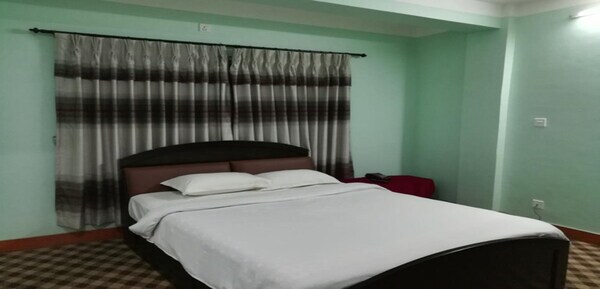 OYO 104 Hotel Baltic Inn