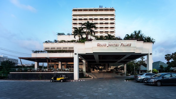 Grand Jomtien Palace Hotel - Sha Extra Plus