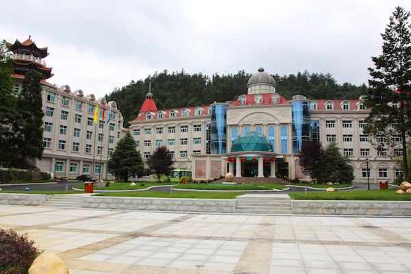 Yingshanhong Hotel