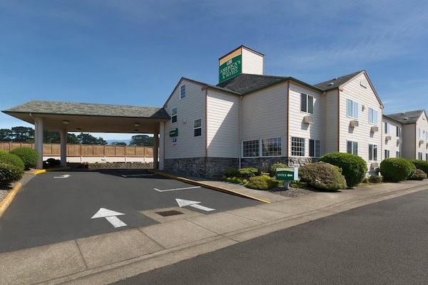 America's Best Inn & Suites Lincoln City