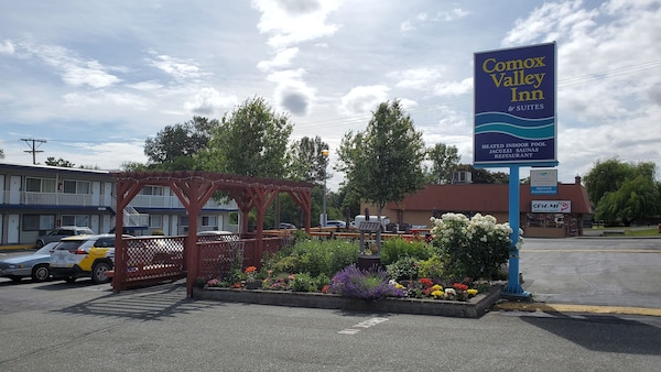 Comox Valley Inn and Suites
