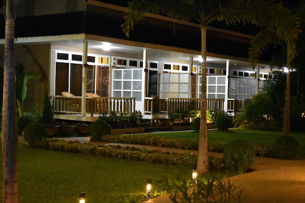 Paradise Hotel Nyaung Shwe