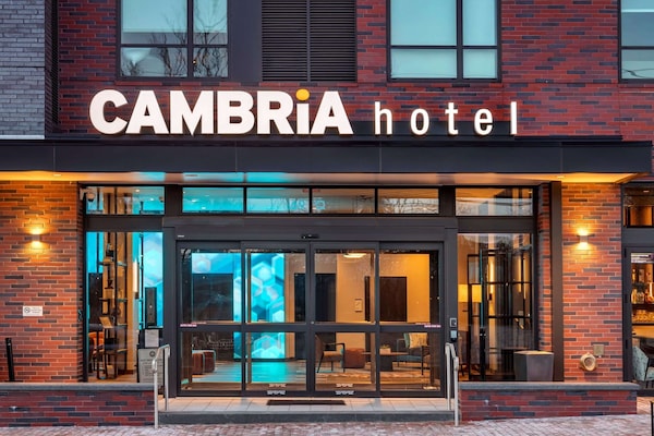 Cambria Hotel Washington D.C. Navy Yard Riverfront