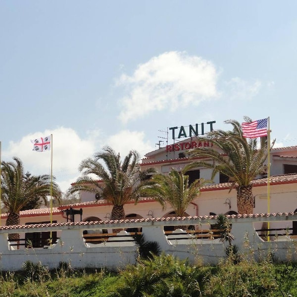 Tanit Hotel