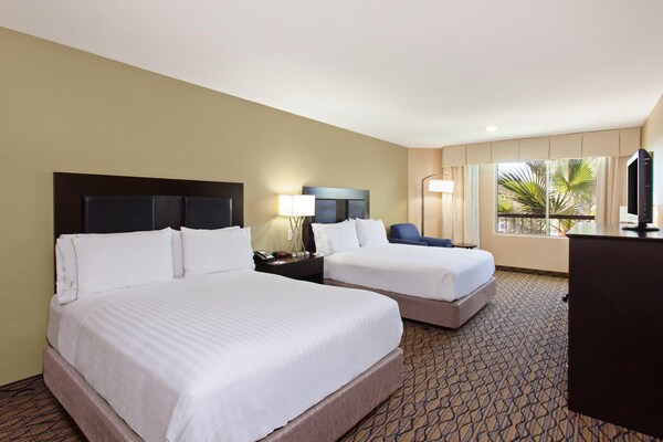 Holiday Inn Express Newport Beach, An Ihg Hotel