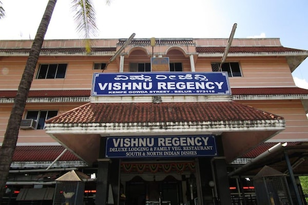 Oyo 24127 Vishnu Regency