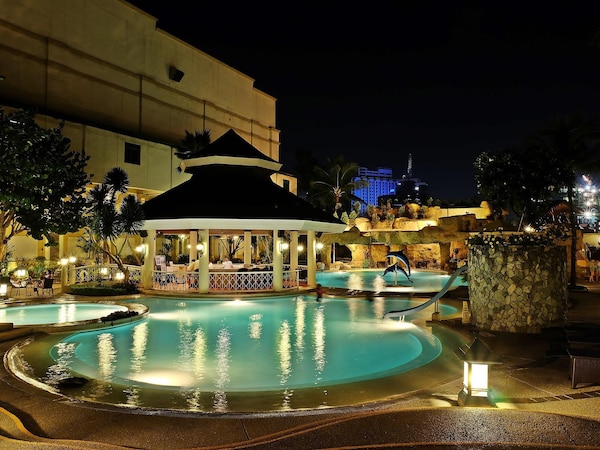 Waterfront Cebu City Hotel & Casino
