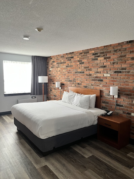 Travelodge By Wyndham Downtown Barrie
