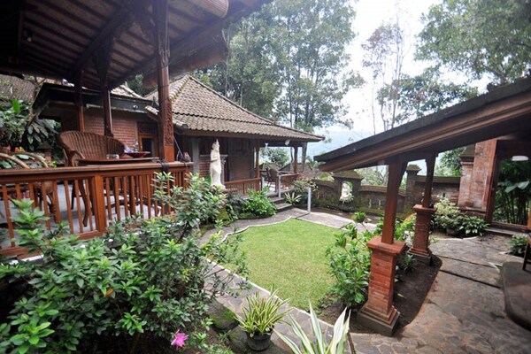 Puri Lumbung Cottages Restaurant & Spa Munduk
