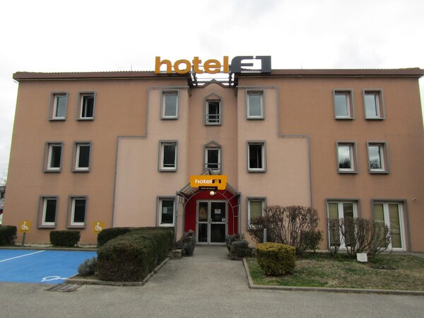 HotelF1 Lyon Nord Genay - Massieux