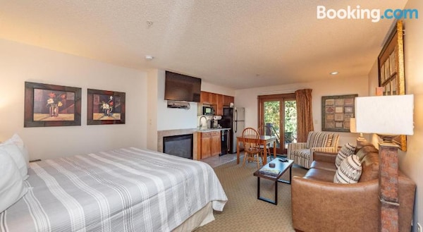 A123 - Studio Lake View Suite At Lakefront Hotel