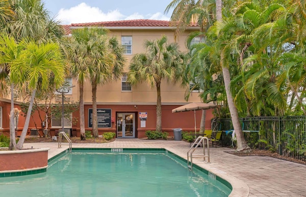 Extended Stay America Premier Suites - Fort Lauderdale - Cypress Creek - Park North