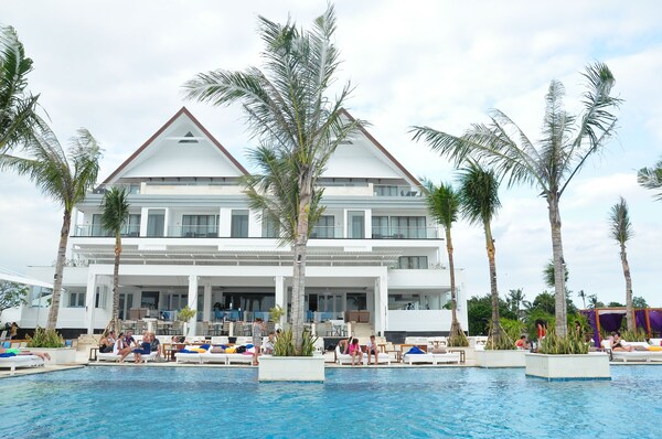 Lv8 Resort Hotel