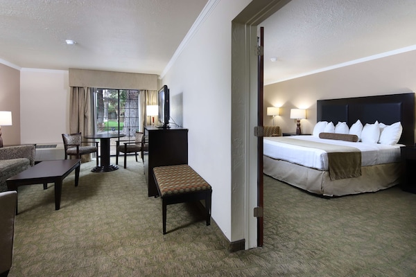 Tucson Int'l Airport Hotel & Suites