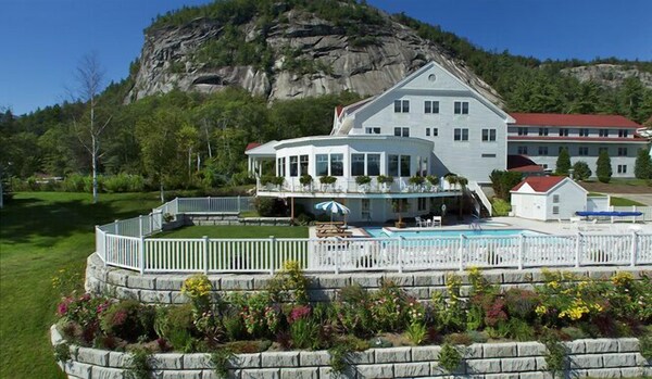 Hotel White Mountain and Resort