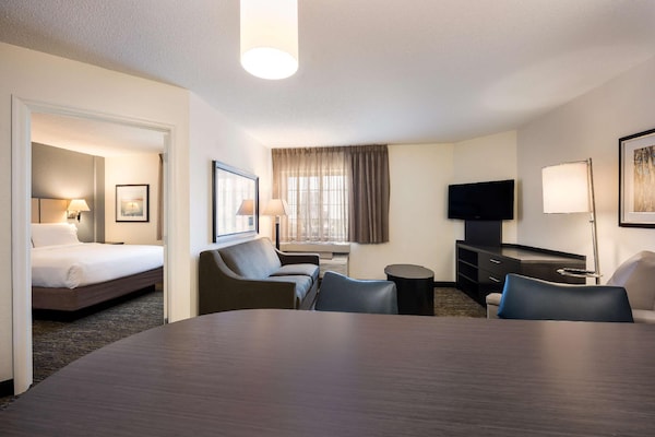 Sonesta Simply Suites Chicago O'Hare Airport"