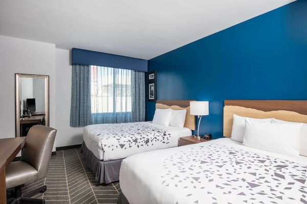 La Quinta Inn And Suites By Wyndham Long Island City