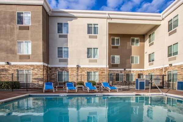 Holiday Inn Express Hotel & Suites Roseville - Galleria Area, An Ihg Hotel