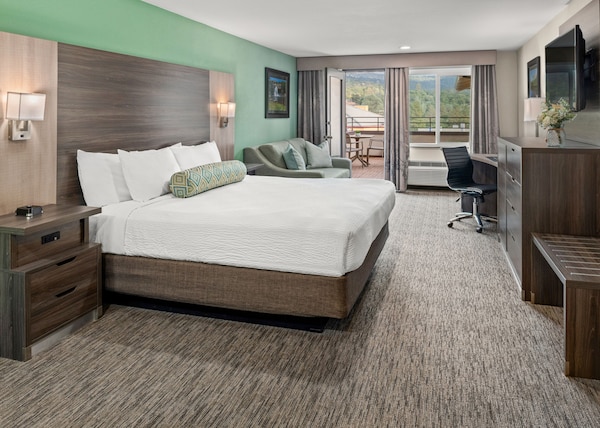 Yosemite Southgate Hotel & Suites