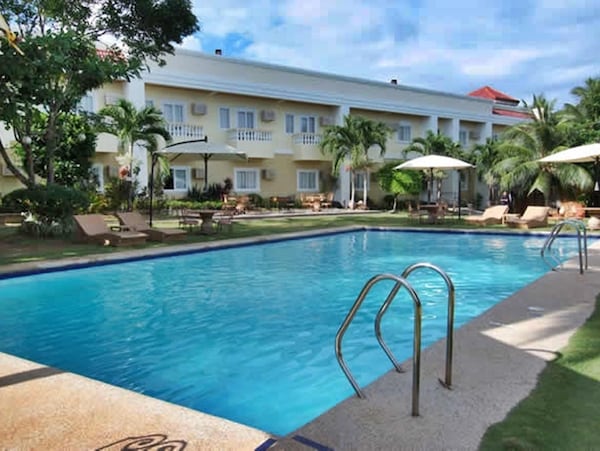 Hotel Alona Kew White Beach Resort