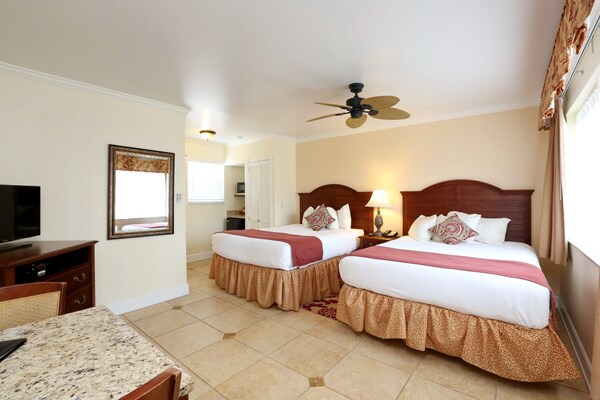 Hotel La Fiesta Ocean Inn & Suites