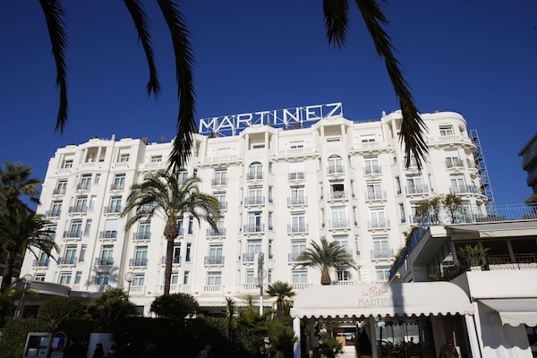The Hollywood Hotel Cannes, France - www.trivago.in